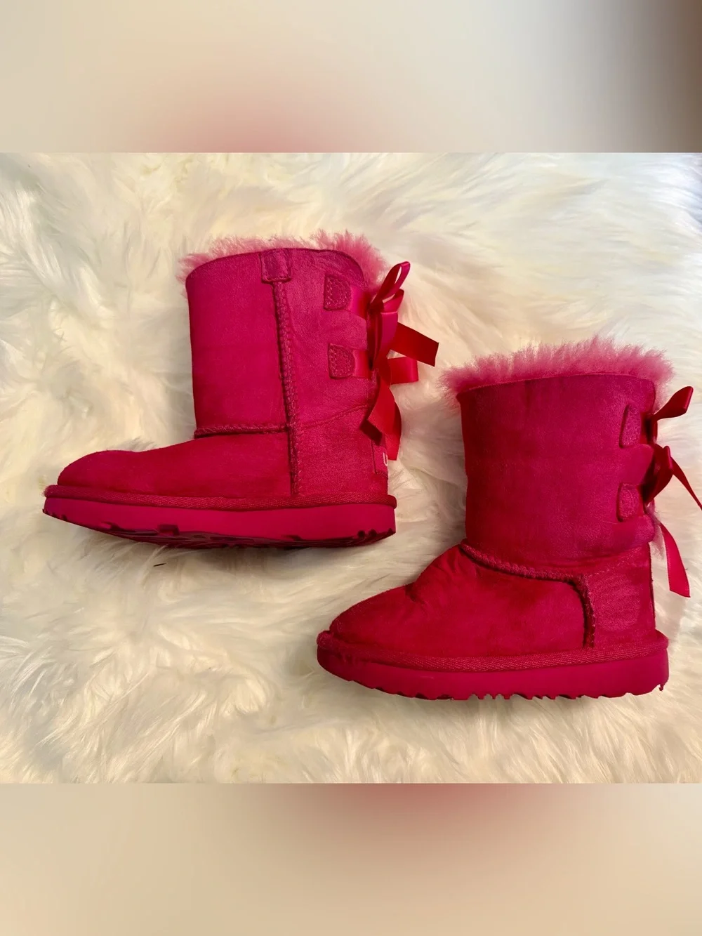 UGG play please